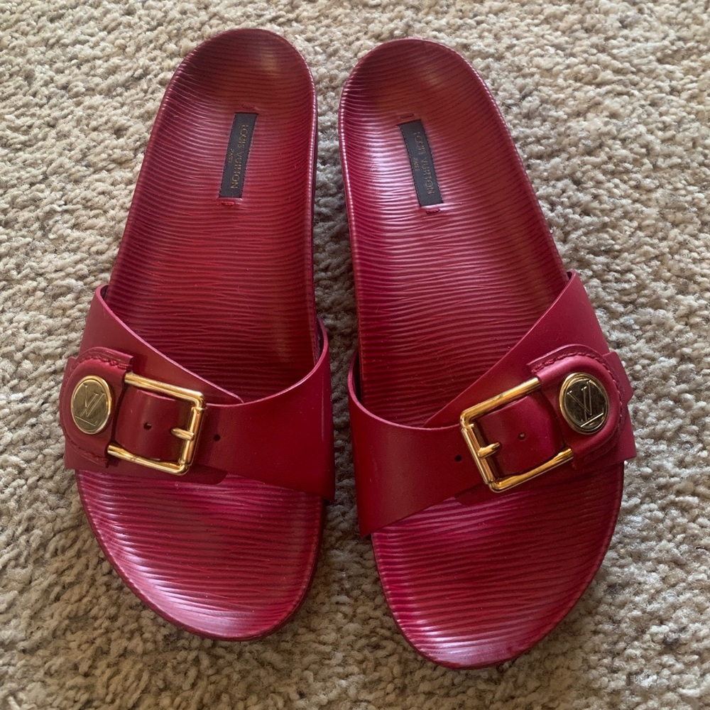 Louis Vuitton sandals Fuchsia color